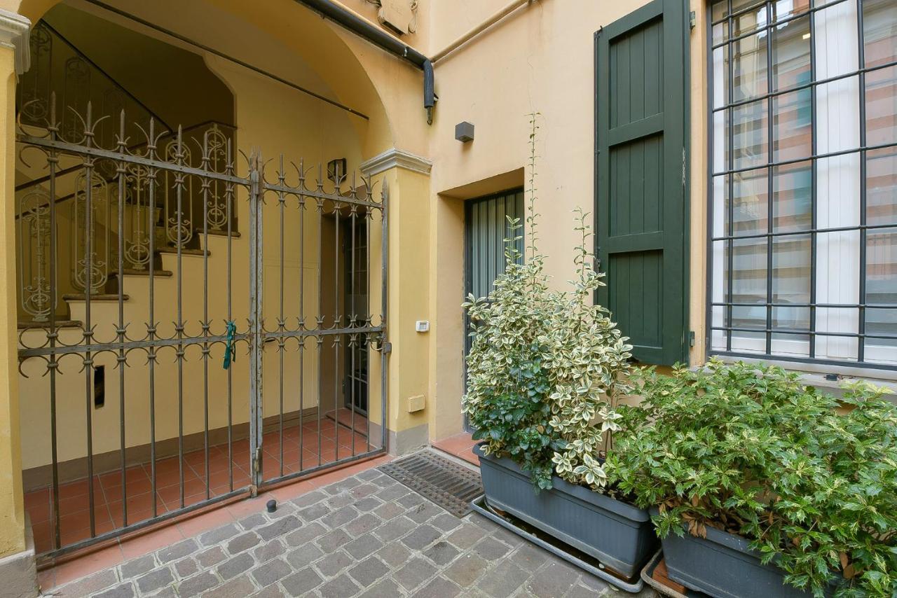 Mandria Apartments 1 2 Bologna Bagian luar foto