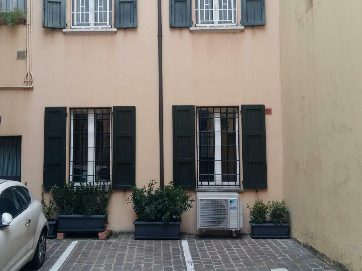 Mandria Apartments 1 2 Bologna Bagian luar foto